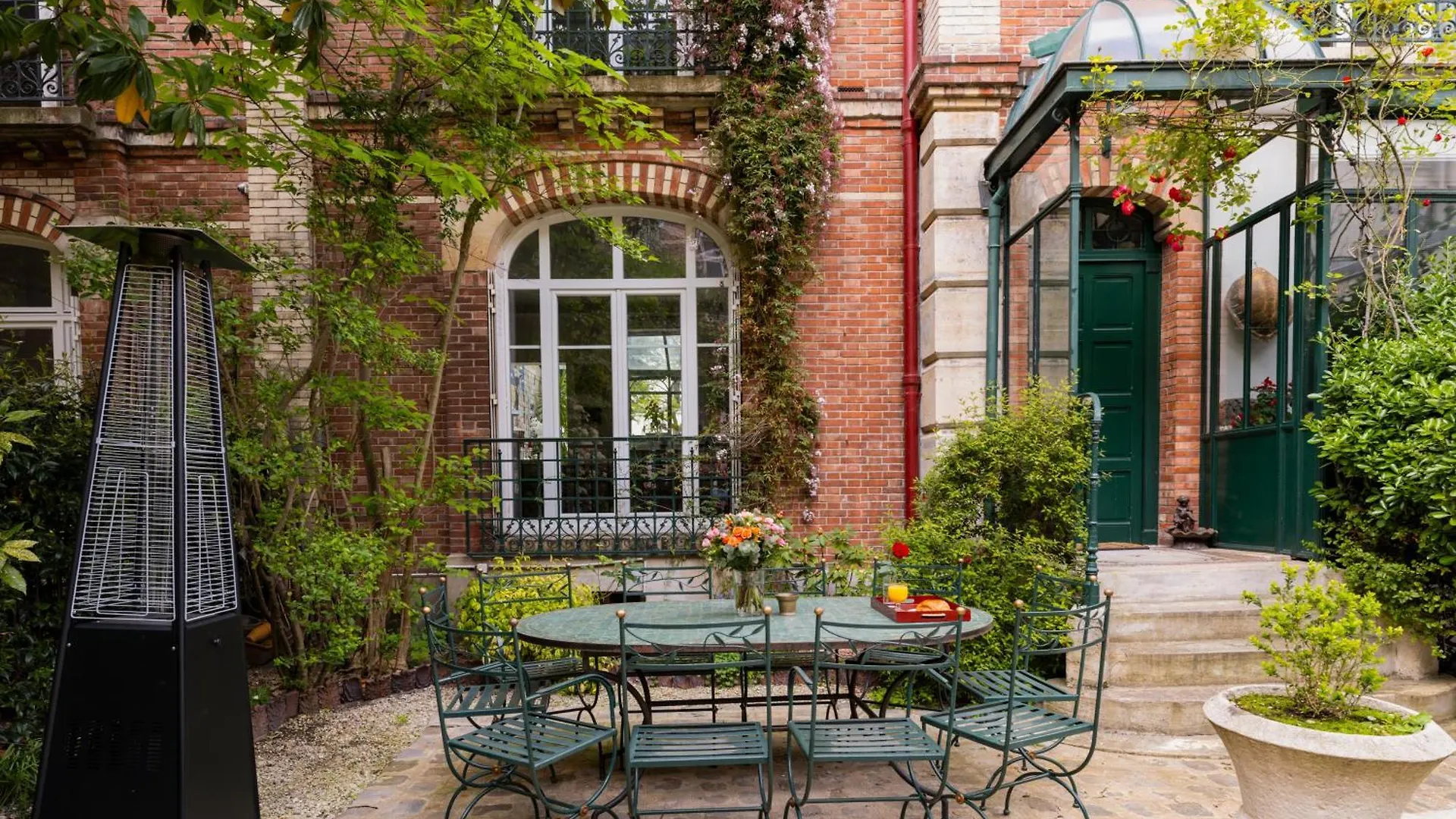 Paris Mozart Prestige Residence